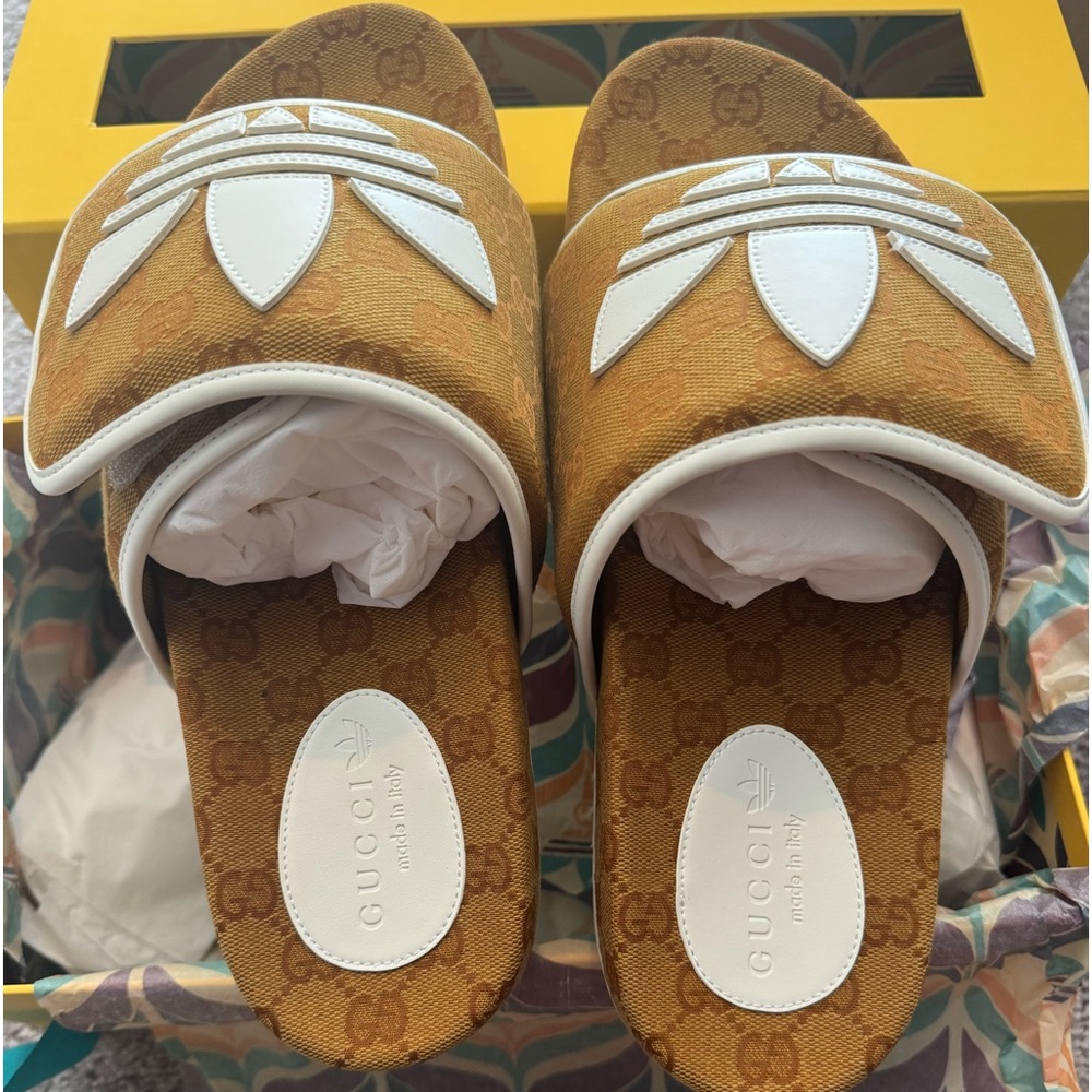 Gucci x Adidas slide - NWT - size men’s 9 fits women’s 10 - Picture 9 of 11